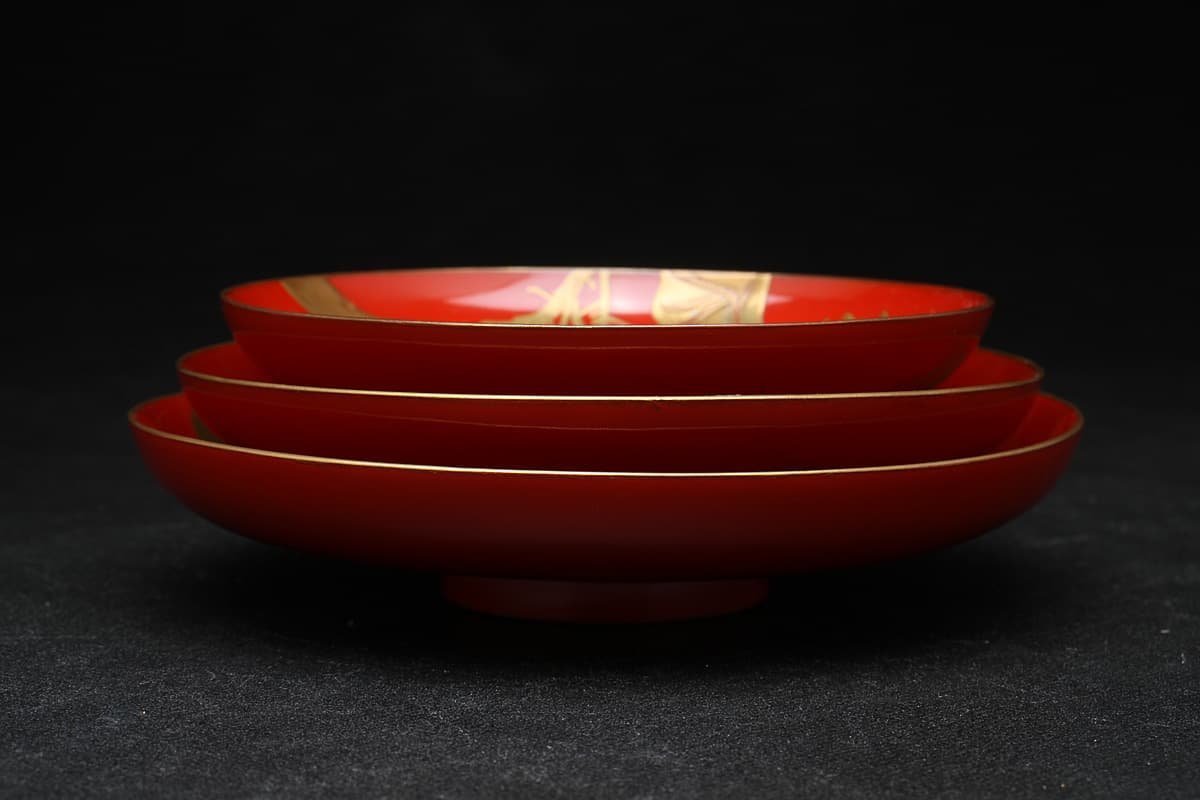 美術品・アンティーク・コレクション 「折鶴＆松」朱漆小膳 10客