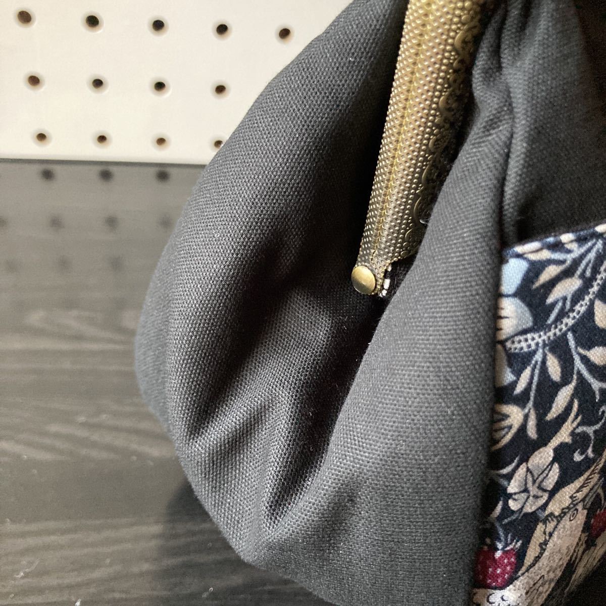 定番，お得 ＊はんどめいど＊　かわいい 25センチがま口バック ハンドメイド　ショルダーバッグ　ウィリアムモリス　いちご泥棒