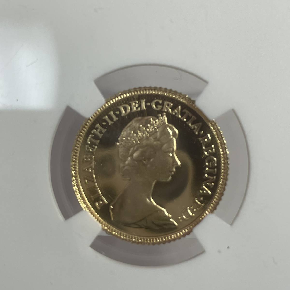 【準最高鑑定】イギリス 1982 エリザベス 1/2ソブリン金貨 NGC PF69 ウルトラカメオ アンティークコイン モダン