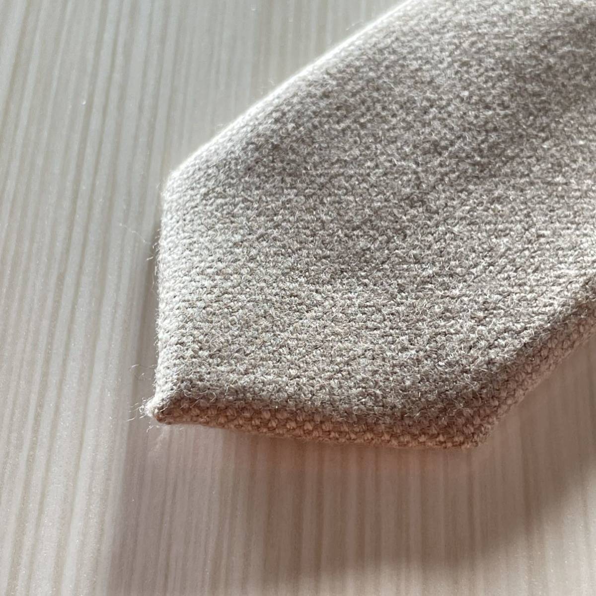 G26★未使用★極上カシミヤ100% ネクタイ ロロピアーナ Loro Piana カシミア ベージュ アイボリー スーツ Piana Loro ネクタイ ハイクオリティ 綾織 モンクレール