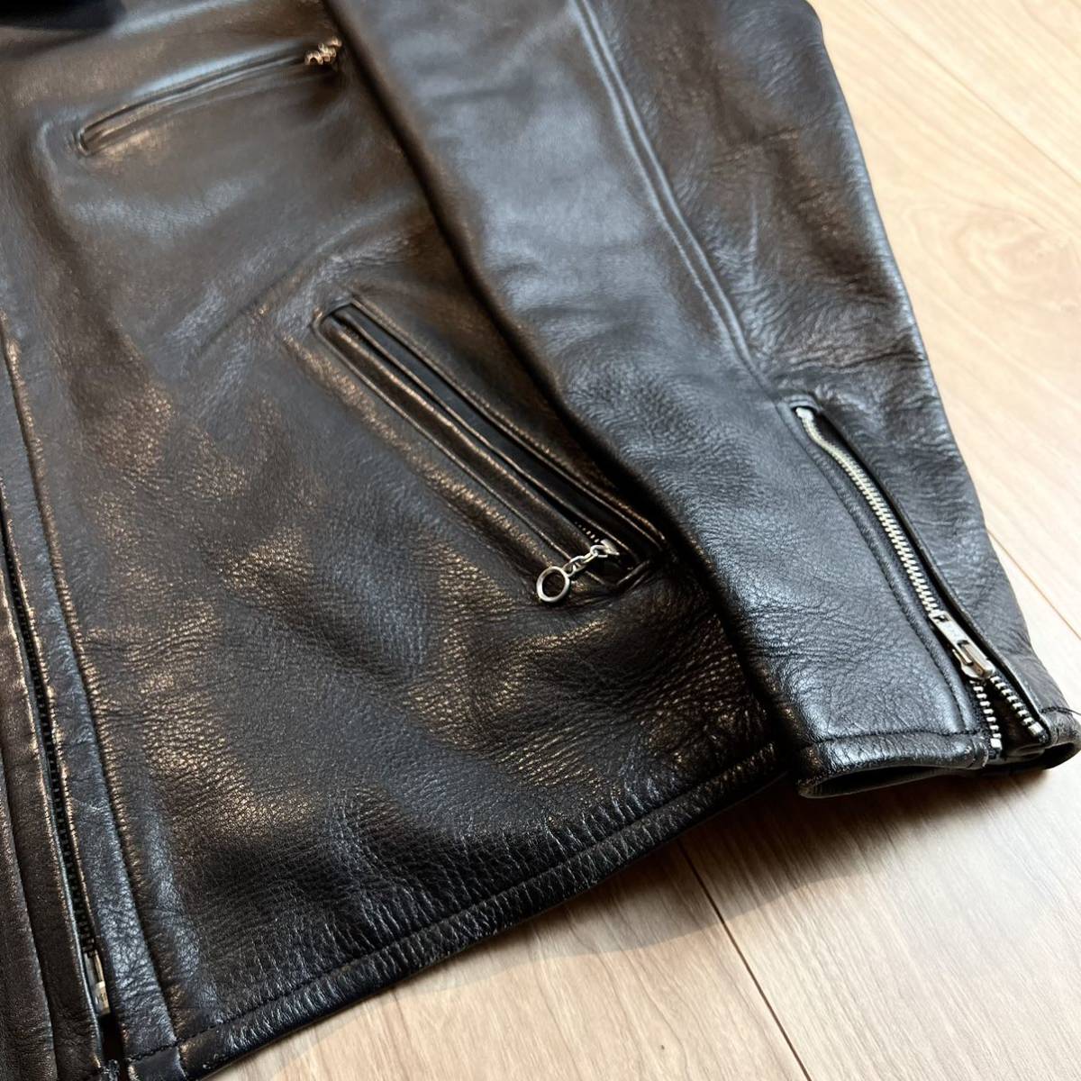【本革】古着 シングルライダースジャケット 黒 ブラック メンズ バイカー 丈夫 リアルレザー サイズL R-3307 ブラック 古着 メンズ levi's レザーライダースジャケット 八の字