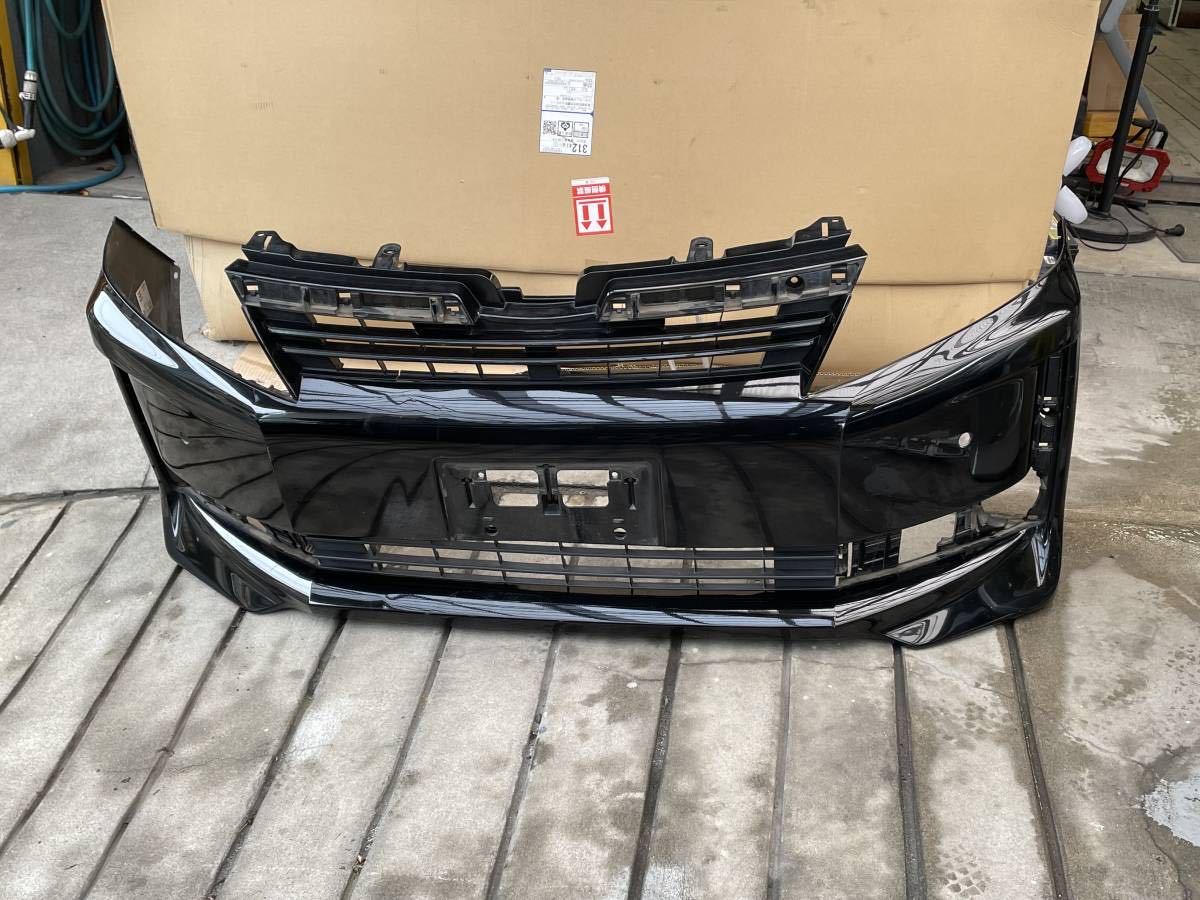 ヴォクシー　ZRR80 純正フロントバンパー　グリル付き