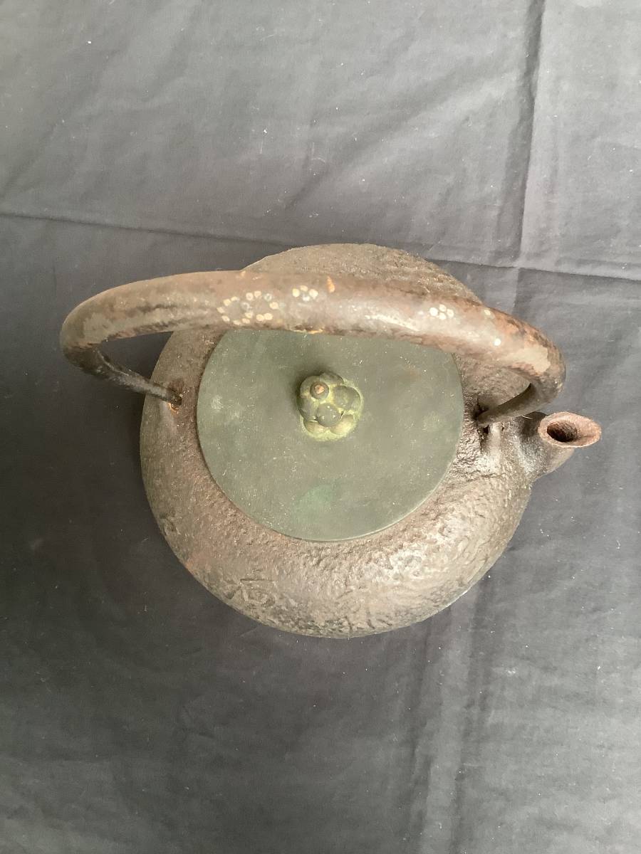 古美術　茶道具　在銘　銀象嵌取手　鉄瓶 鉄瓶 茶道具 | 古美術 在銘 銀象嵌取手 公式通販 H13872亀文堂