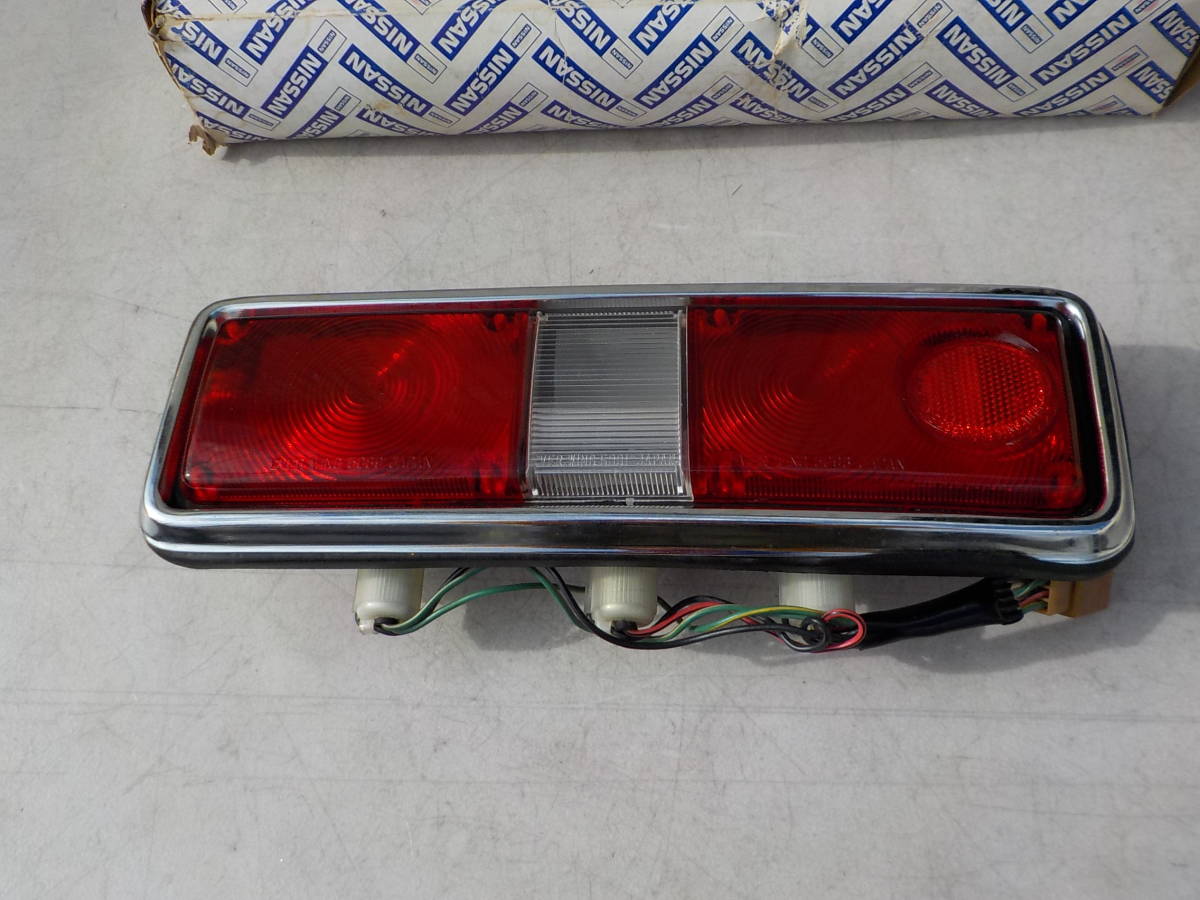 ダットサン サニー B10 テールランプ 右側 純正新品 当時物 DATSUN