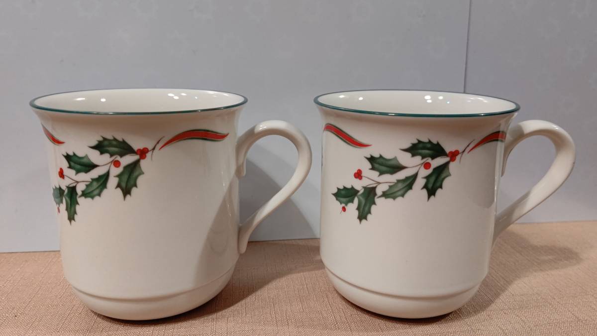米国製 LENOX クリスマス ヒイラギとリボンモチーフ マグカップ（9×9.5