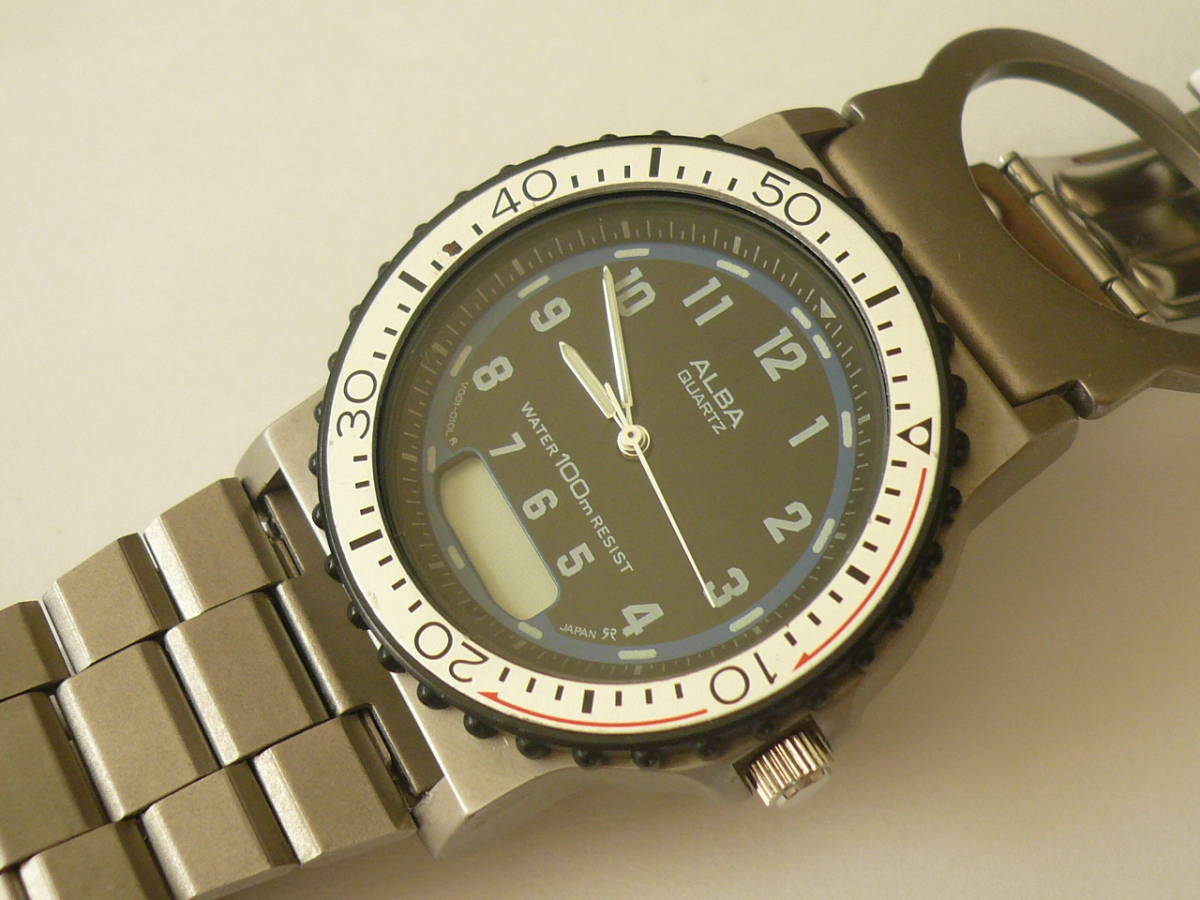 SEIKO alba ダイバー 100m water resit 稼働中 SEIKO ALBA アルバ V001 