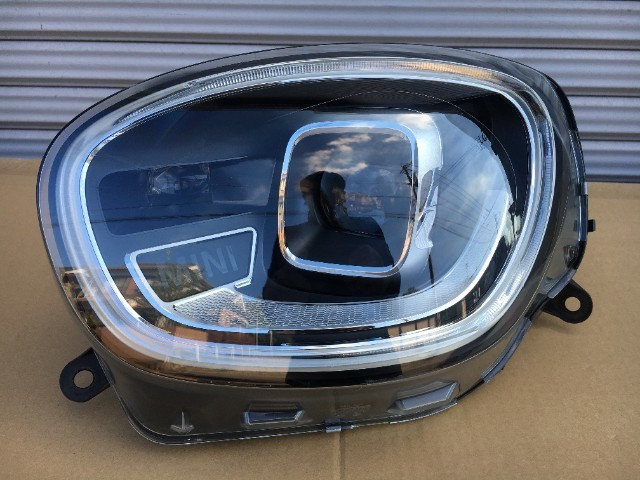 3301 ＢＭＷ ミニ クロスオーバー　YT20 F60 左ヘッドランプ　左ヘッドライト　A99881591-06