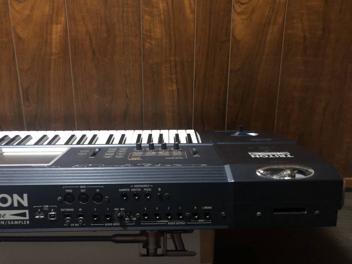 KORG TRITON Extreme 61 コルグ トライトン シンセサイザー キーボード