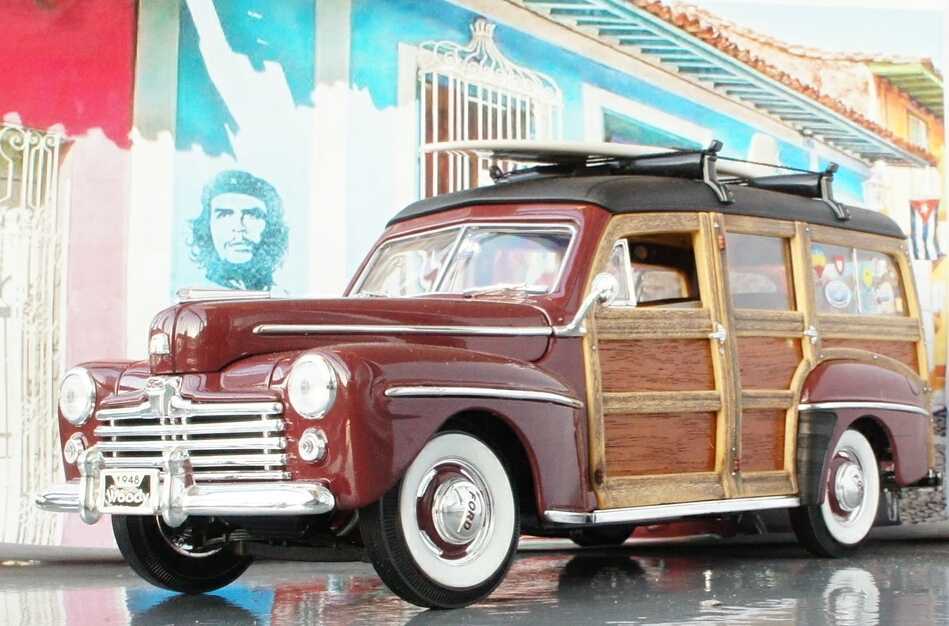ロード シグネチャー 1/18 1948 フォード デラックス ウッディ
