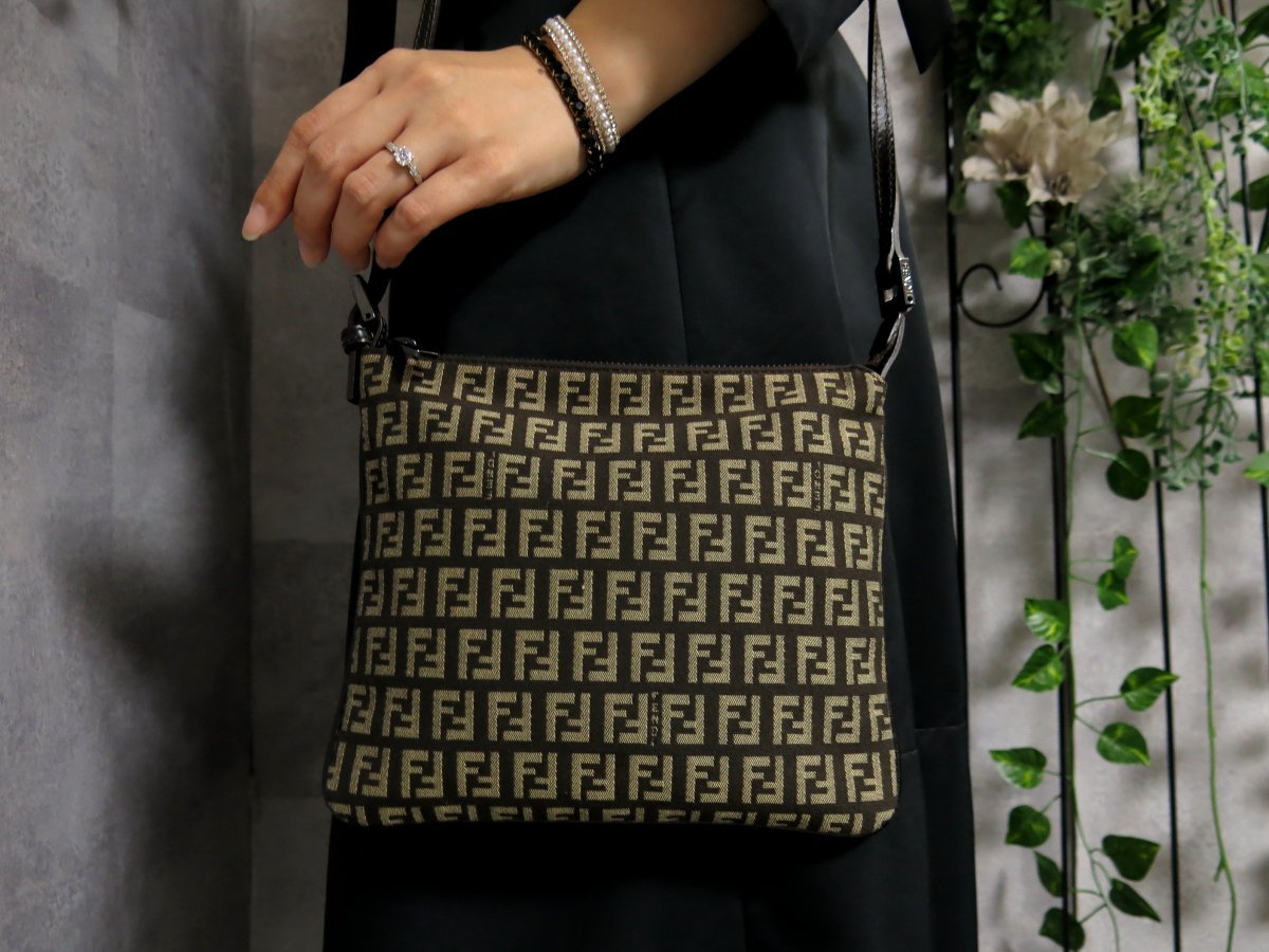  超 同様 FENDI フェンディ ズッキーノ ナイロンキャンバス カーフ レザー ミニ ショルダー バッグ 茶 ベージュ Js30555(ショルダーバッグ)｜売買されたオークション情報、yahooの商品情報をアー かばん、バッグ