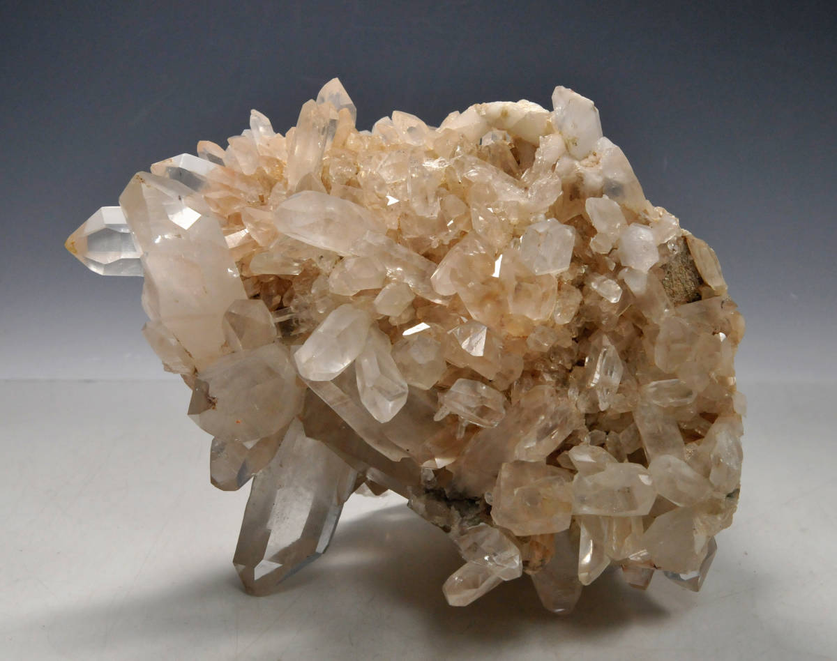 鉱石の値段と価格推移は 5 046件の売買情報を集計した鉱石の価格や価値の推移データを公開