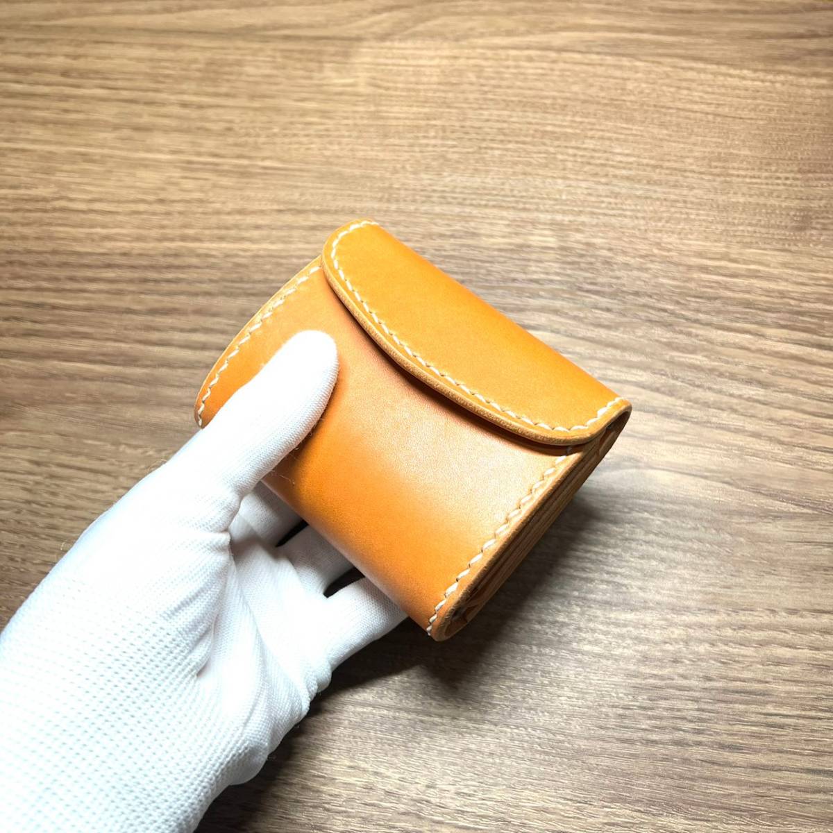 （即納）日焼け済み 蝋引き糸 コンパクトウォレット ヌメ革 職人 本革 小型財布 三つ折り財布 ヌメ革 即納）日焼け済み 蝋引き糸 三つ折り財布 ラウンドファスナー イタリアンレザー