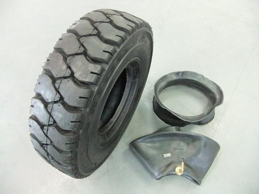 ★ フォークリフトタイヤ 6.00-9 10PLY チューブ&フラップ付 2本セット ¥17,600- 6.00-9 価格.com タイヤ6.00-9」の人気商品一覧・価格比較 タイヤ6.00-9」の人気商品一覧 安い商品を通販 ダンロップ製フォークリフト用タイヤ・チューブの販売|「荷車