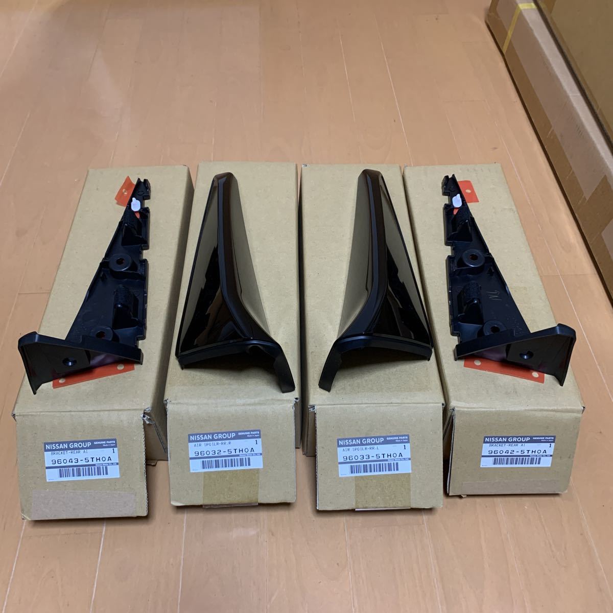 売りもの C27 セレナ e-POWER用 日産純正品 エアスポイラー ゲートスポイラー