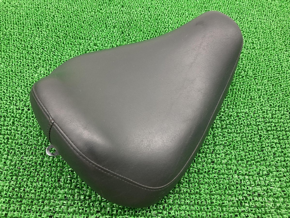 XLH883 フロントシート ハーレー 純正 中古 バイク 部品 ソロシート
