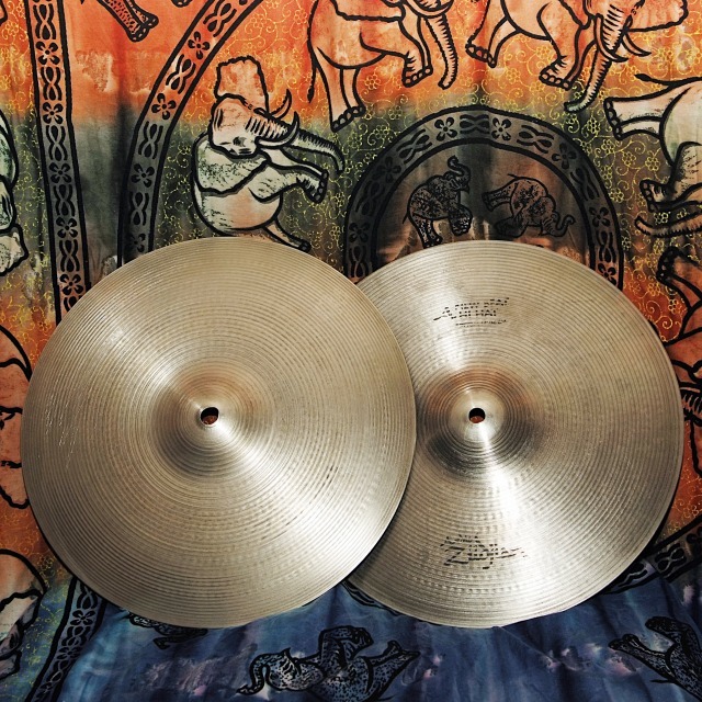 【最安値，爆買い】 美音 A Zildjianの2008年のTop HiHatとA Zildjianの96年のBottomのHybrid HiHat 14インチ(ハイハットシンバル)｜売買されたオークション情報、yahooの商品情報をアーカイブ公開 - オークファン ハイハットシンバル