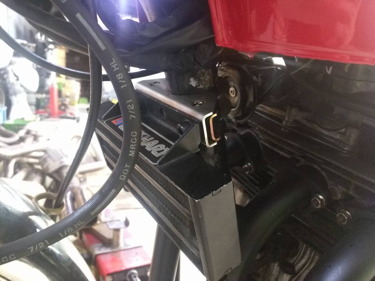 CB400f用ロックハートオイルクーラーブラケット_3