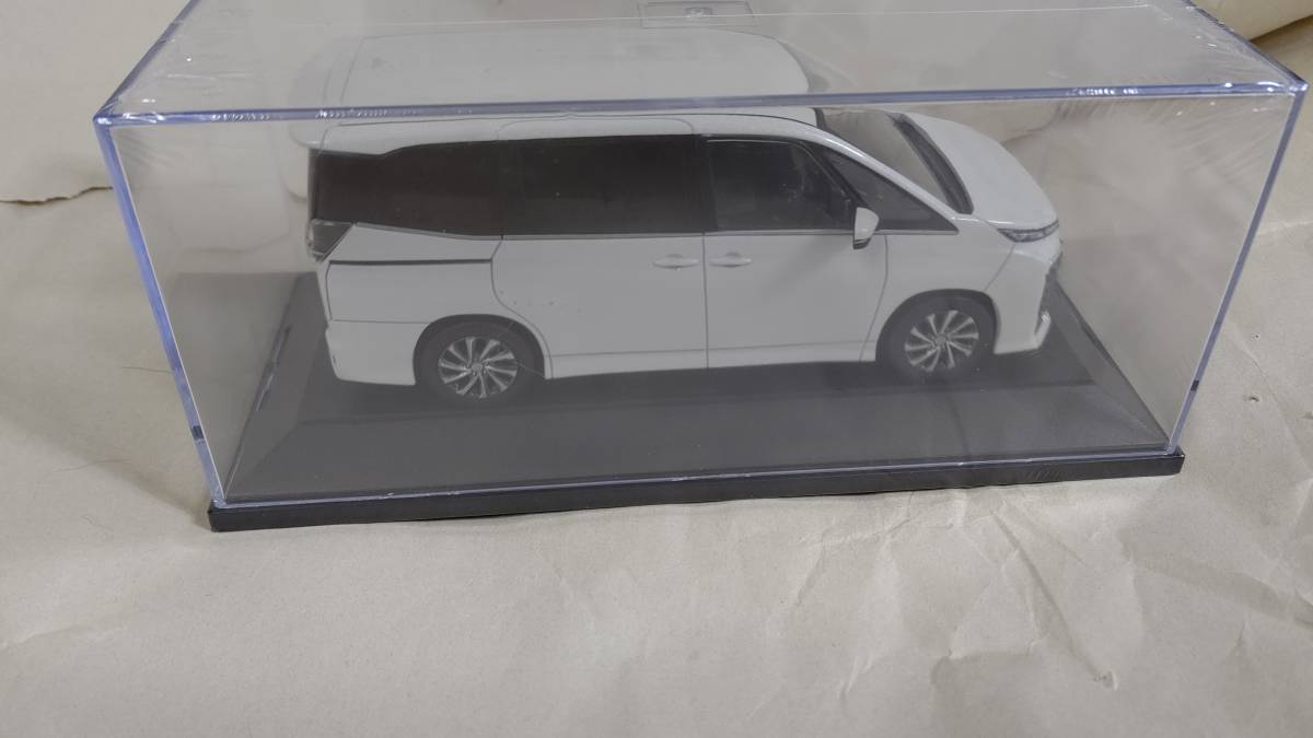 1⁄30 トヨタ ミニカー ヴォクシー | 新型ヴォクシー カラーサンプル