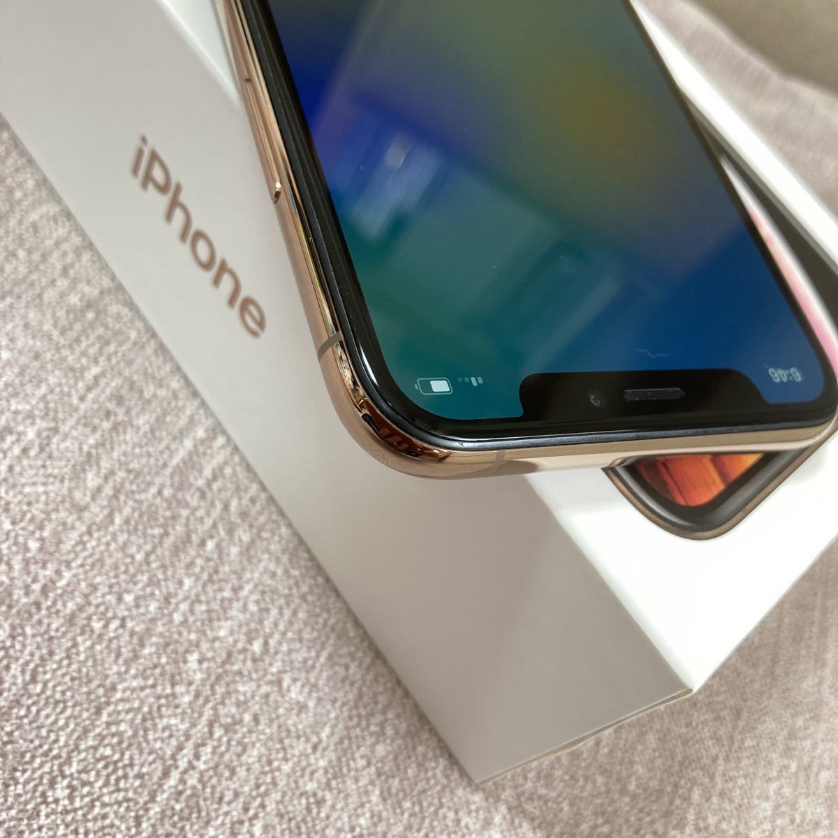 ♪♪iPhone XS 64GB中古♪♪（auSIMロック)音量ボタン不良） iPhone XS