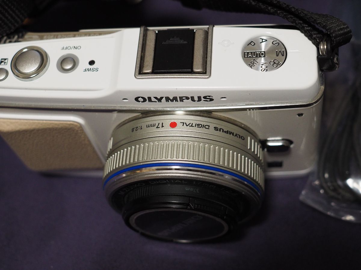 オリンパス E-P1 2レンズキット + 17mm F2.8専用ファインダー 元箱