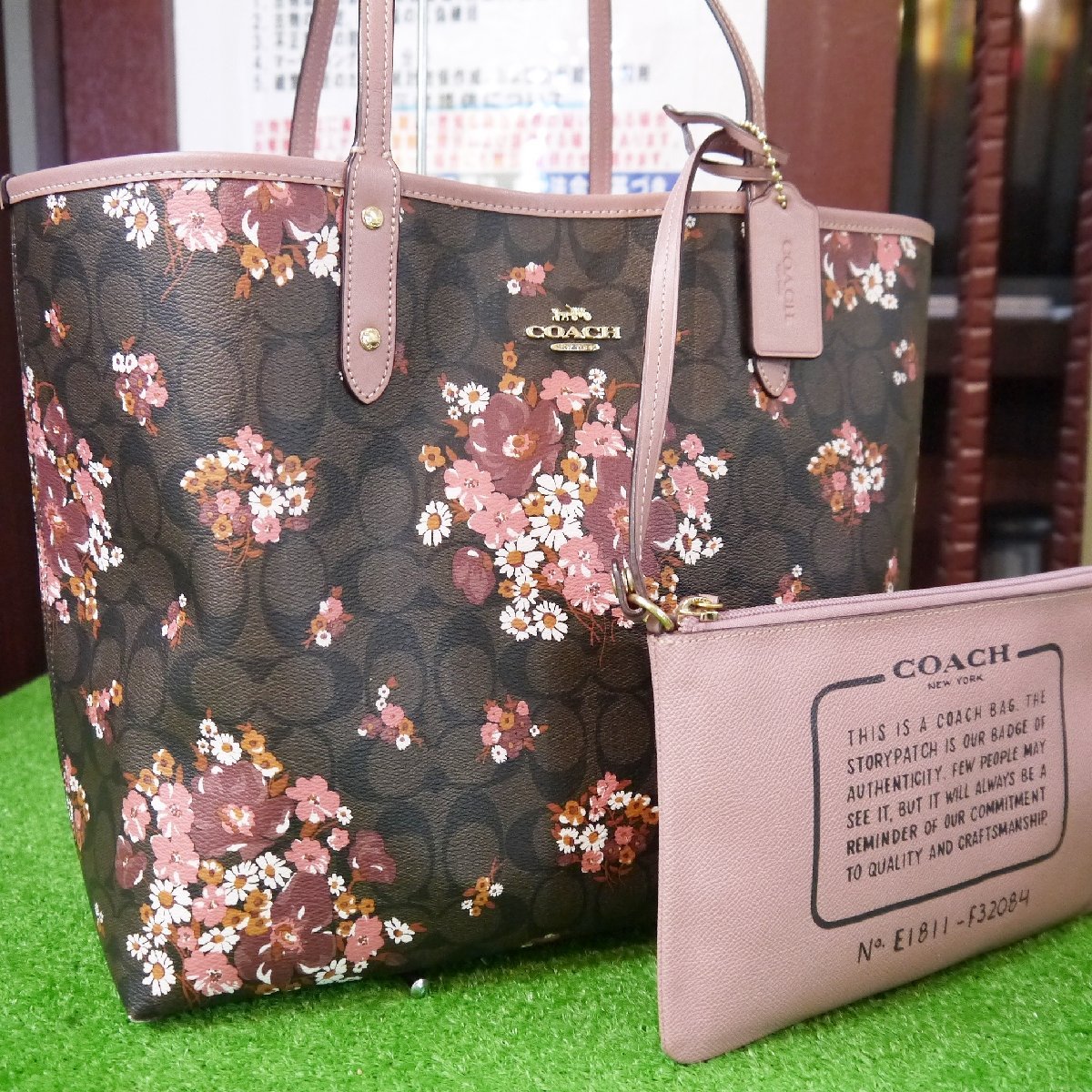 &frasl; COACH コーチF32084 質屋かんてい局オンラインショップ 小牧店 COACH(コーチ) トートバッグ&frasl;PVC&frasl;BRW&frasl;総柄&frasl;F32084&frasl;レディース (コーチ) ノース／サウス ショルダーポーチ 中古・古着通販COACH 鞄 c21-1212 かんてい局小牧店 質屋 ブラウン