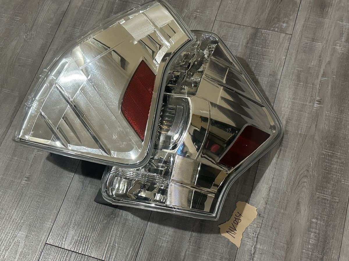 北米トヨタ プリウスV テールランプセット USDM 管理NV054 US TOYOTA 