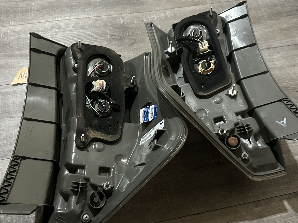 北米トヨタ プリウスV テールランプセット USDM 管理NV054 US TOYOTA 