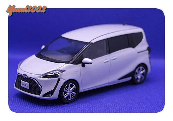 トヨタ シエンタ Sienta 非売品 カラーサンプル ミニカー 1/30 (乗用車