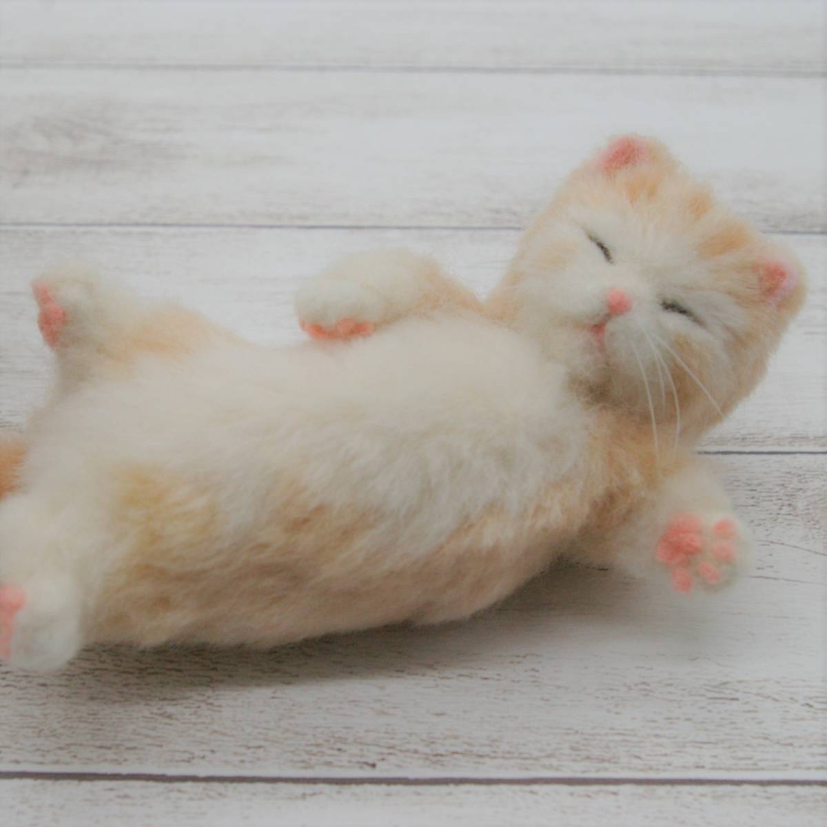 うつわ猫* 羊毛フェルト 猫 へそ天 子猫 ハンドメイド 赤ちゃん猫 猫