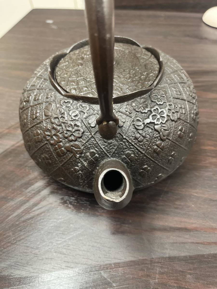 未使用　南部鉄器　佐秋鋳造所　伝統工芸士 佐藤守巨　鉄瓶　茶道具　2L 大サイズ 未使用 南部鉄器 佐秋鋳造所 伝統工芸士 佐藤守巨 鉄瓶 茶道具 2L 大サイズ
