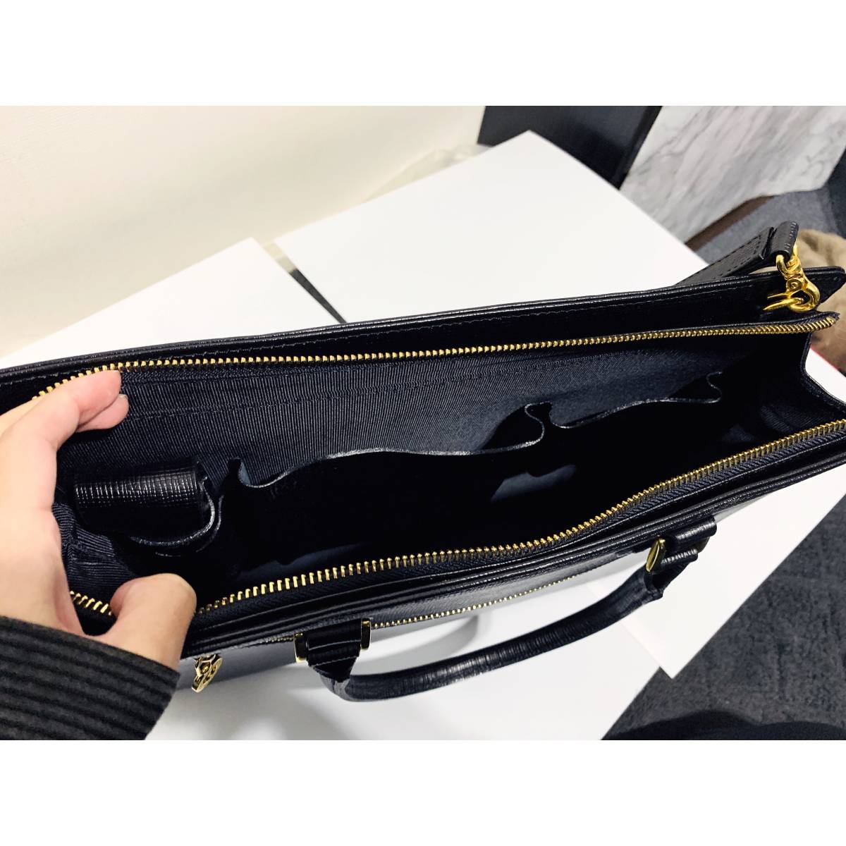 新品 courreges ビジネスバッグ ブリーフケース ハンドバッグ A4サイズ 