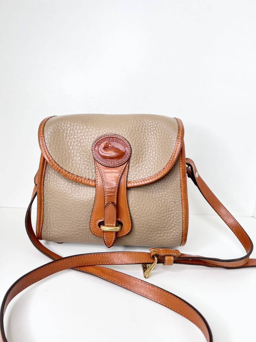 人気セール，HOT USA製 DOONEY&BOURKE ドゥーニーアンドバーク 本革 レザー チャーム付き ショルダーバッグ(牛革)｜売買されたオークション情報、yahooの商品情報をアーカイブ公開 - オークファン 牛革