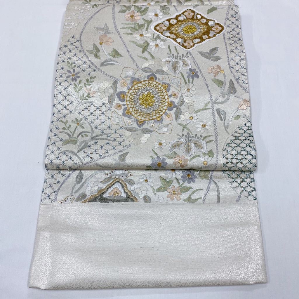 着物月花 三大総刺繍 相良刺繍 汕頭刺繍 蘇州刺繍 引箔 品のある唐花 