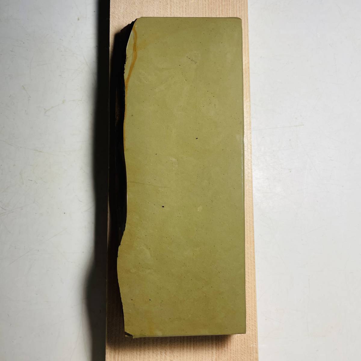 天然砥石 ／ 戸前系 若狭 仕上げ砥石 860ｇ 鉋鑿大工道具鋸剃刀 | 月山