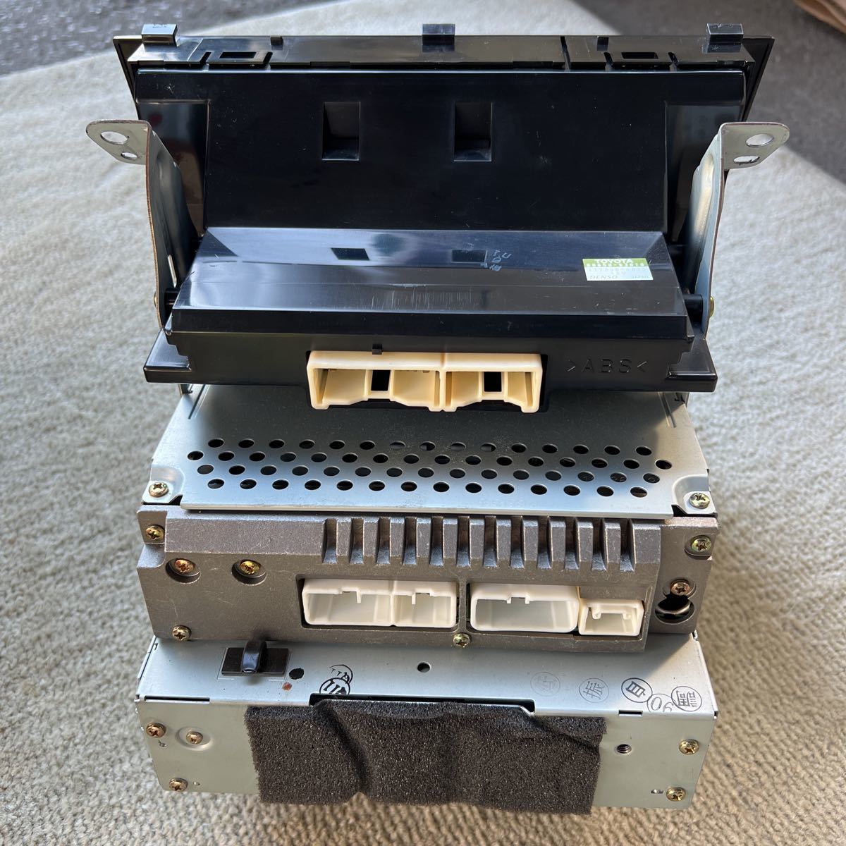 トヨタ 純正オーディオデッキ エアコンパネル(101) トヨタ純正 センターパネル エアコンパネル オーディオパネル CD