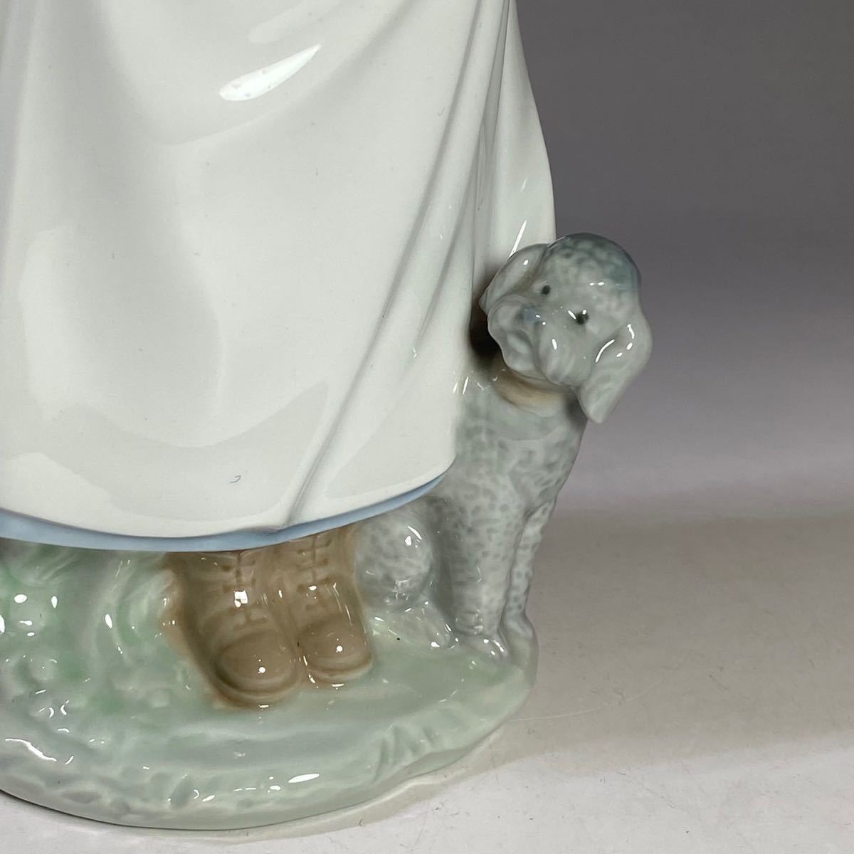 リヤドロ LLADRO NAO フィギュリン 子犬 少女 プードル 置物 陶器人形 