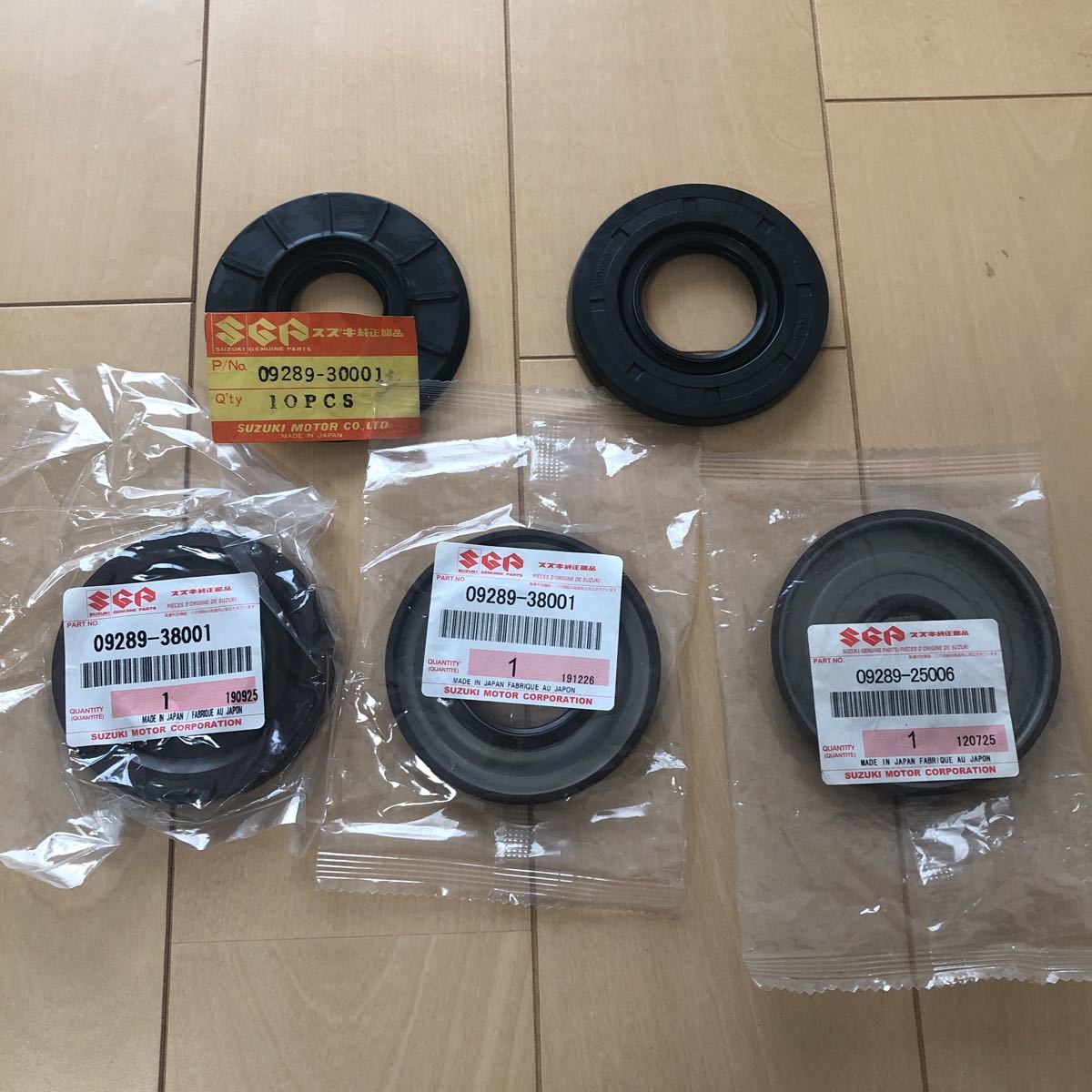 スズキ GT750 クランクオイルシール 純正未使用品 【公式通販】