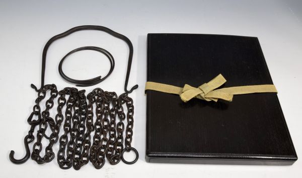 【茶道具】「釜鎖（裏用）」 釜鐶 釣手添 水屋道具 釜道具 裏千家 鉄製 金工 箱入 y97363447