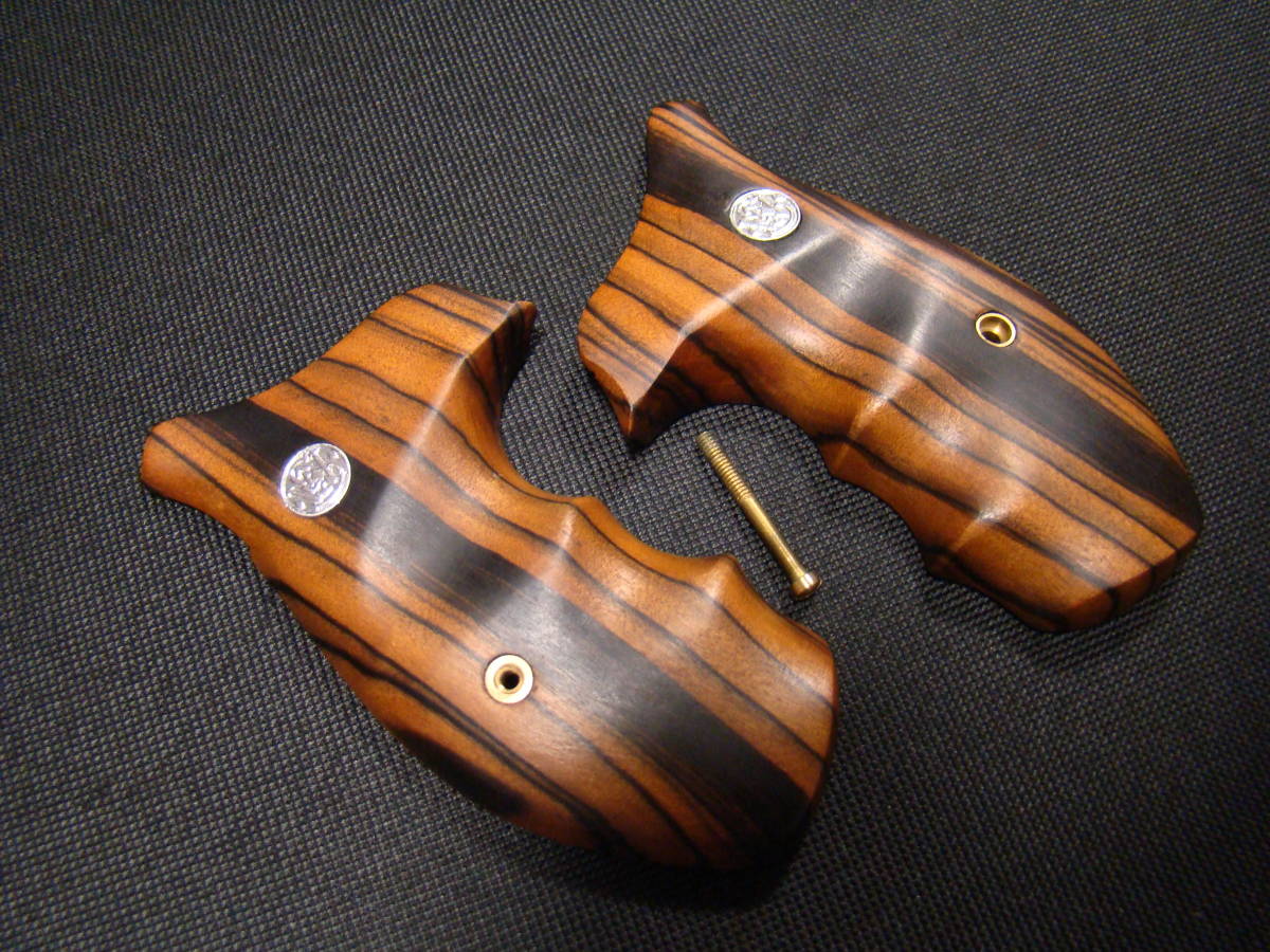 ★【送料無料】S&W Nフレーム ラウンドバット用 木製グリップ　M327　など