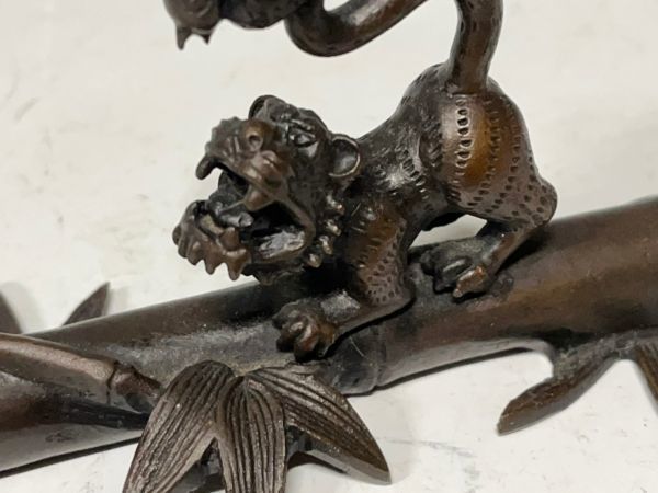 竹に虎 　青銅製文鎮　下尾治彦 　文鎮⑦ 竹に虎 青銅製文鎮 下尾治彦 文鎮⑦ F7-31 【現状品】 銅製