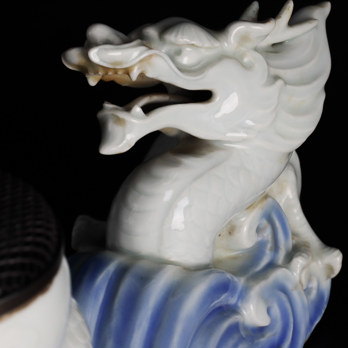 宙】古美術品 平戸焼 龍香炉 38.1cm 銀火屋 時代箱 玉取龍 雲龍 銀ボヤ