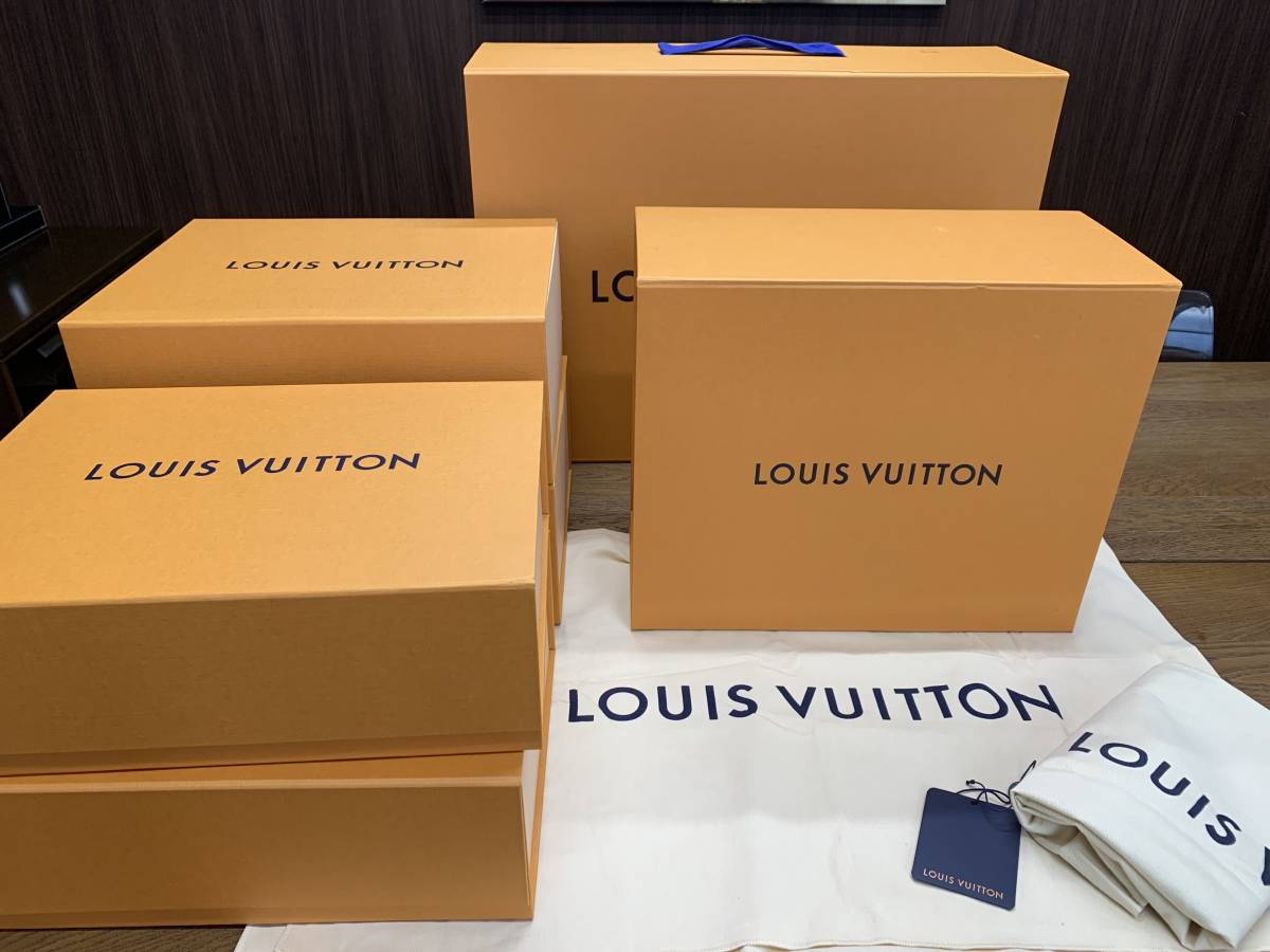 ルイ・ヴィトン　LOUIS VUITTON ショッパー／箱／巾着／ガーメントカバーなど30点以上まとめ売り！他ブランドも少しあり