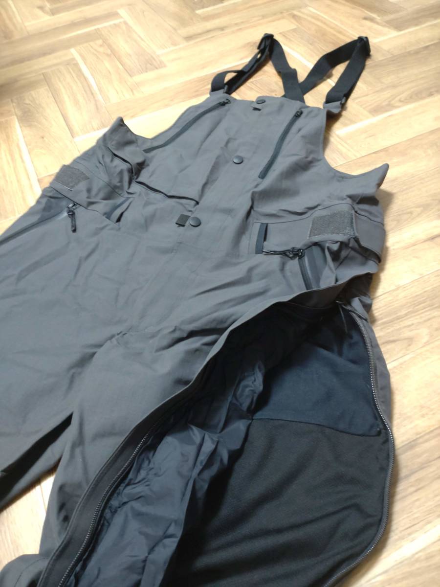 美品　HOLDEN ビブパンツ　Mサイズ 中古品 スノーボード ビブパンツ HOLDEN M's Highland Bib ホールデン