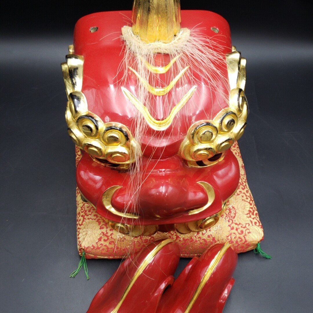 獅子頭 幅21cm 奥行26cm 高さ28cm 重さ1.3kg 木製 ※毛薄いです 朱色