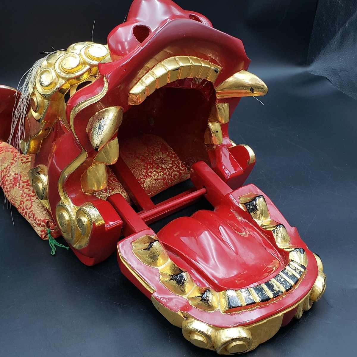 獅子頭 幅21cm 奥行26cm 高さ28cm 重さ1.3kg 木製 ※毛薄いです 朱色