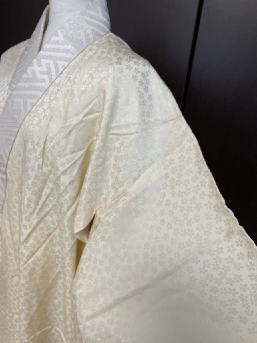 4189 和装　着物★ 長襦袢　袷　正絹 黄色　桜　半衿　衿芯付　★ 身丈129㎝ 裄66.5㎝　和服　和柄　アンティーク　昭和レトロ