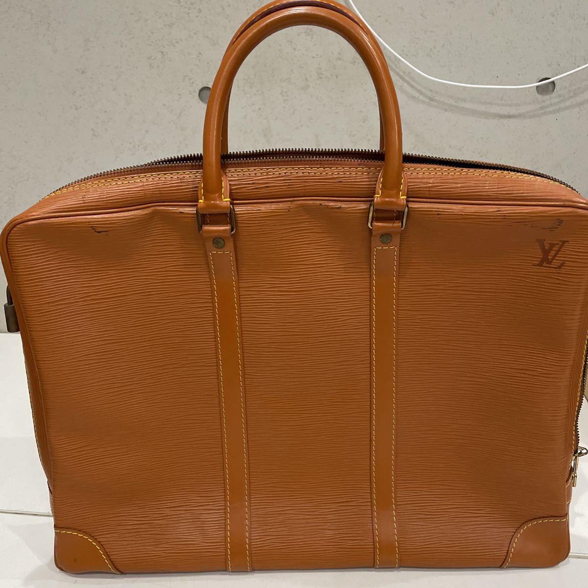エピ メンズ 長財布 LOUIS VUITTON ルイ・ヴィトン「エピ」シリーズを 
