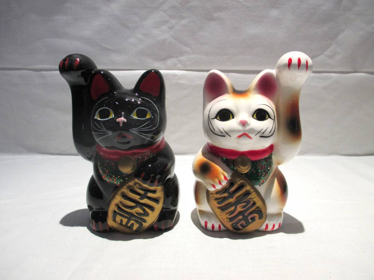 招き猫 貯金箱 陶器製 2点セット （初期の台湾輸出陶器の招き猫貯金箱 
