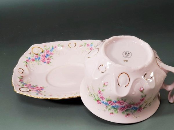 チェコ共和国 H＆C czech republic ピンクの花柄金彩カップ＆四角い