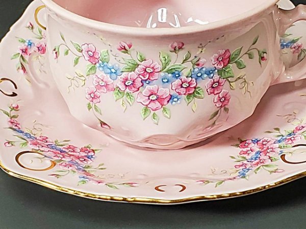 チェコ共和国 H＆C czech republic ピンクの花柄金彩カップ＆四角い